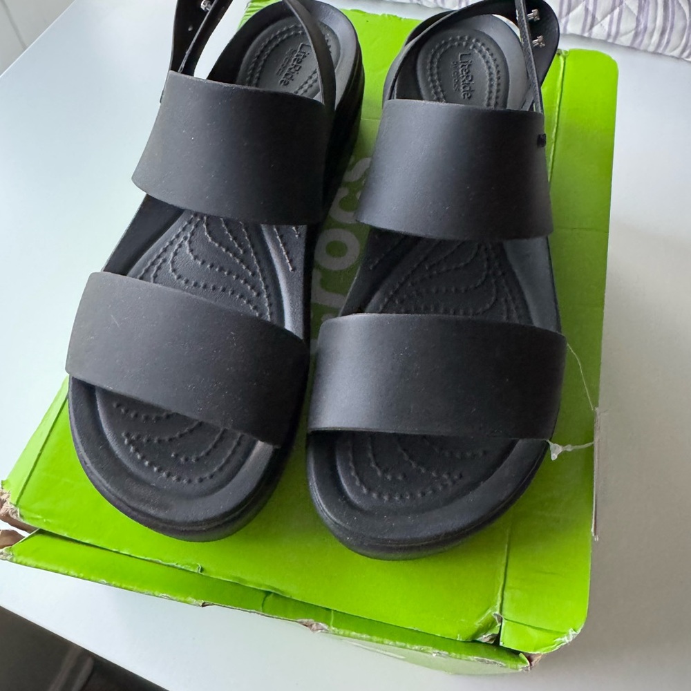 CROCS Black Brooklyn platform sandals